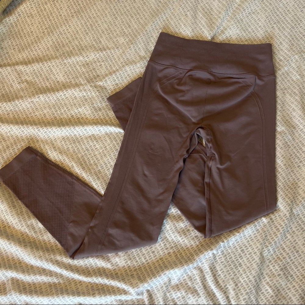 Lululemon Ribbed leggings in Plum - Picture 15 of 16